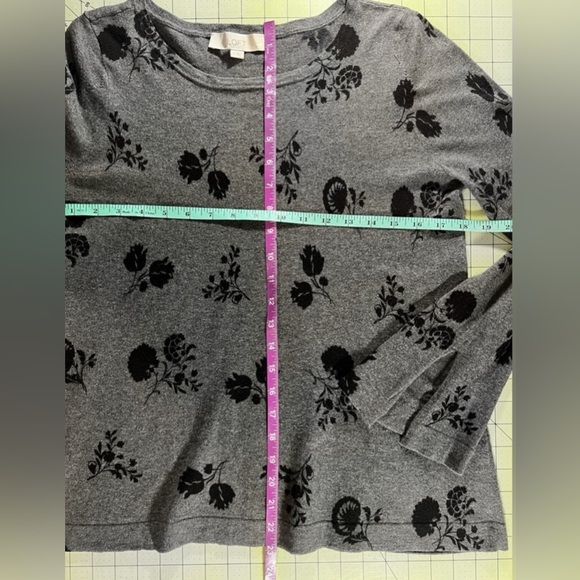 Ann Taylor LOFT black and grey floral Sweater flare sleeves size Small - Picture 5 of 7